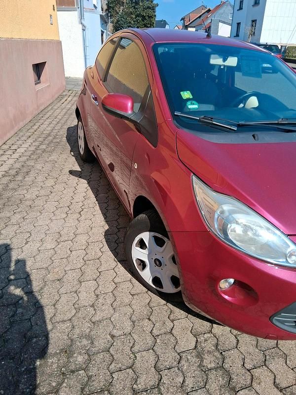 Gebraucht Ford Ka Titanium 75 PS (55 kW) 2010 Rot Kleinwagen