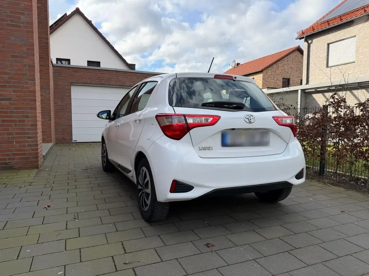 Gebraucht Toyota Yaris Comfort 69 PS (50 kW) 2017 Weiß Kleinwagen