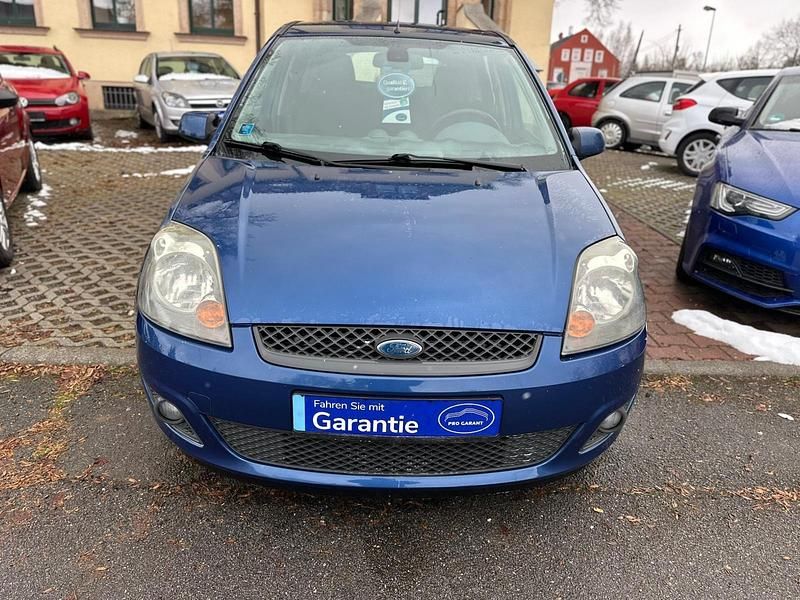Gebraucht Ford Fiesta 80 PS (58 kW) 2008 Blau Kleinwagen