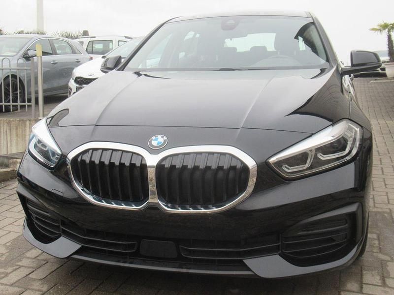 Schwarz Gebraucht 2022 BMW 118 Advantage Kleinwagen | 17.790 € (Guter Preis) - Bild 1/4