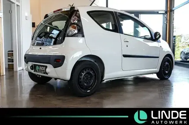 Gebraucht Citroën C1 Tendance 68 PS (50 kW) 2012 Weiß Kleinwagen