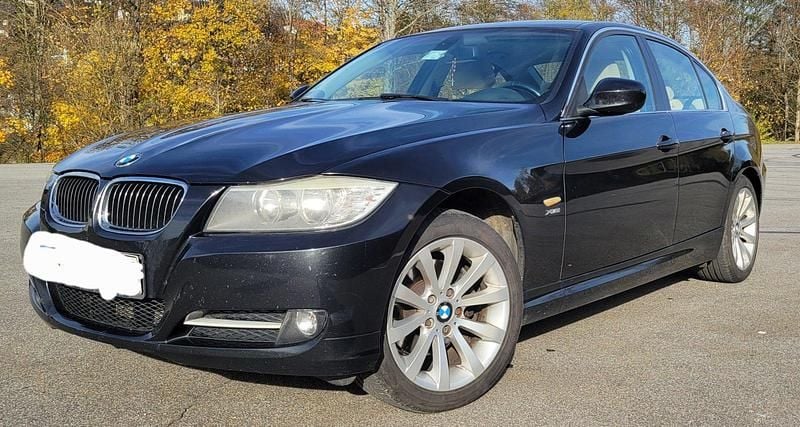 Gebraucht BMW 320 184 PS (135 kW) 2011 Schwarz Limousine