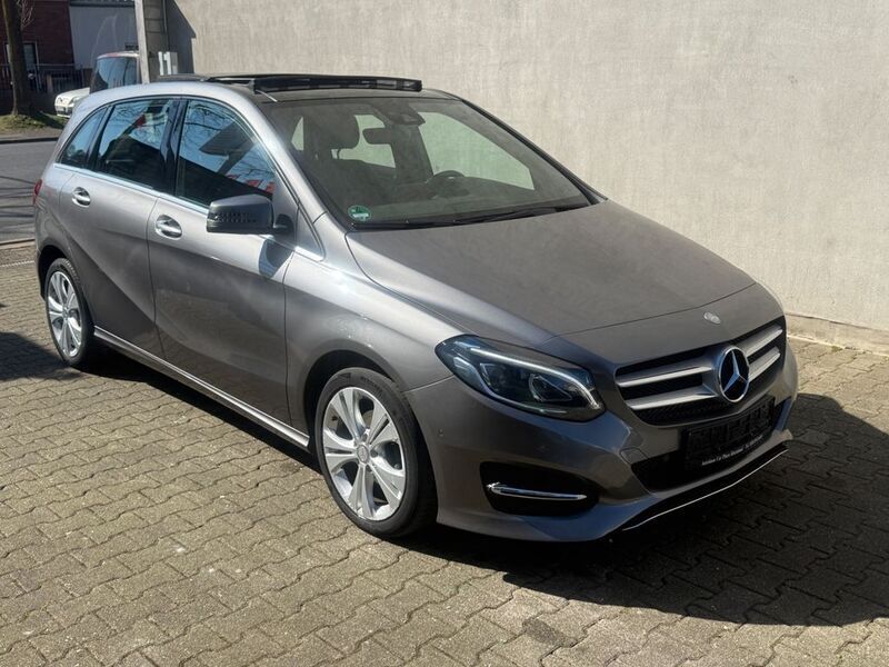 Grau Gebraucht 2016 Mercedes B180 Urban Van / Kleinbus | 13.900 € (Guter Preis) - Bild 1/4