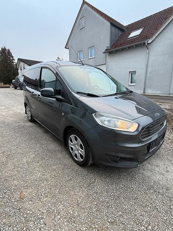 Gebraucht Ford Tourneo Courier 101 PS (74 kW) 2017 Van / Kleinbus