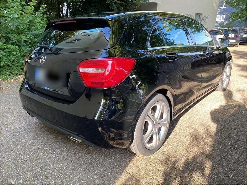 Gebraucht Mercedes A200 115 PS (84 kW) 2015 Schwarz Limousine