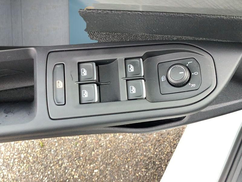 Gebraucht VW Golf VIII 131 PS (96 kW) 2023 Weiß Kleinwagen