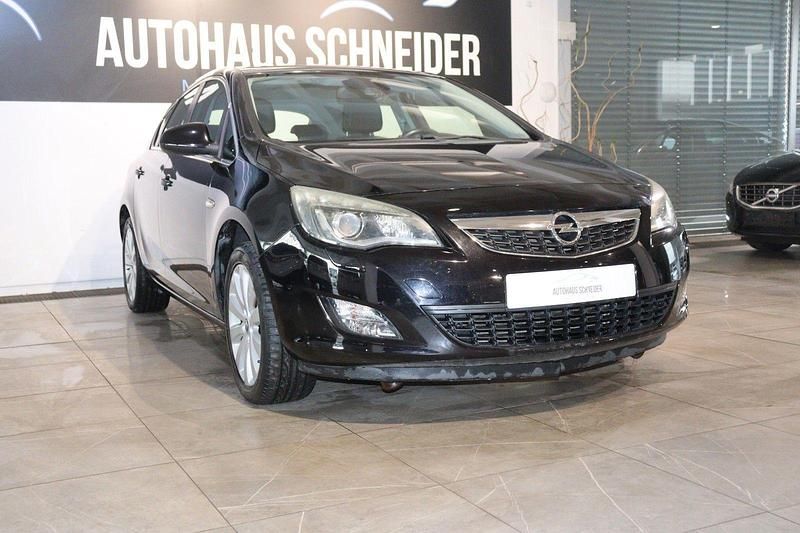 Gebraucht Opel Astra Cosmo 116 PS (85 kW) 2010 Schwarz Limousine