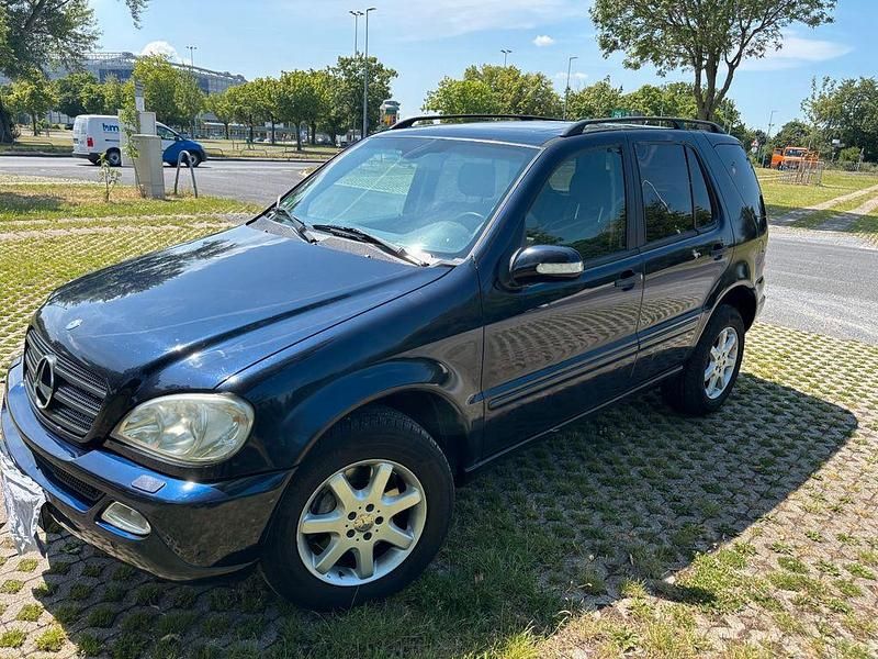 Schwarz Gebraucht 2003 Mercedes ML270 SUV | 2.000 € (Superpreis) - Bild 1/4