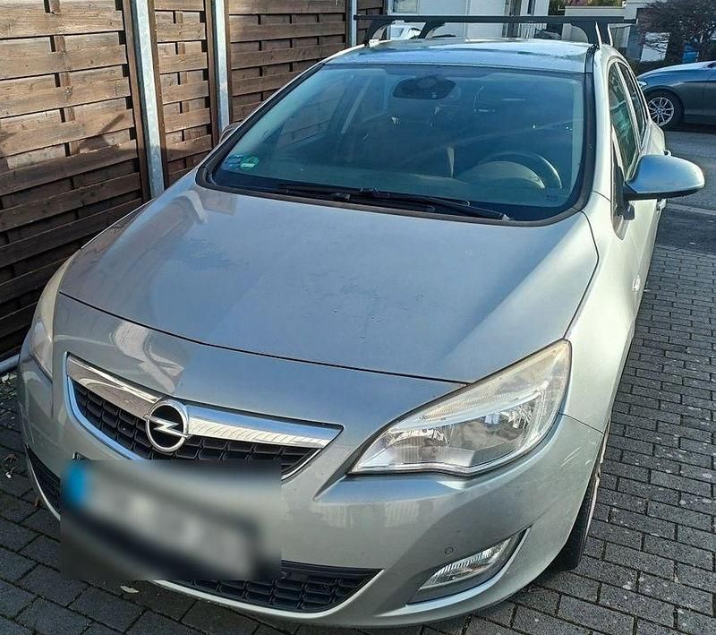 Grau Gebraucht 2011 Opel Astra Design Edition Limousine | 5.000 € (Guter Preis) - Bild 1/4