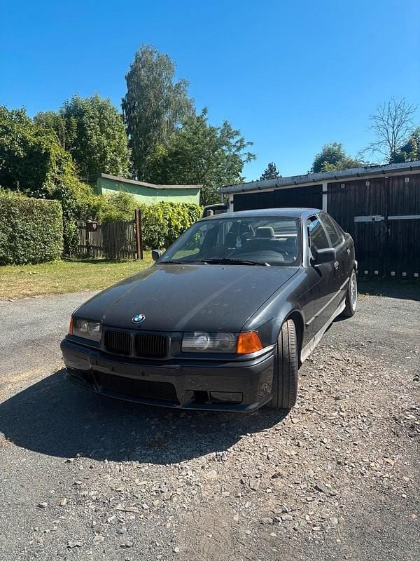 Gebraucht BMW 316 99 PS (72 kW) 1992 Schwarz Limousine
