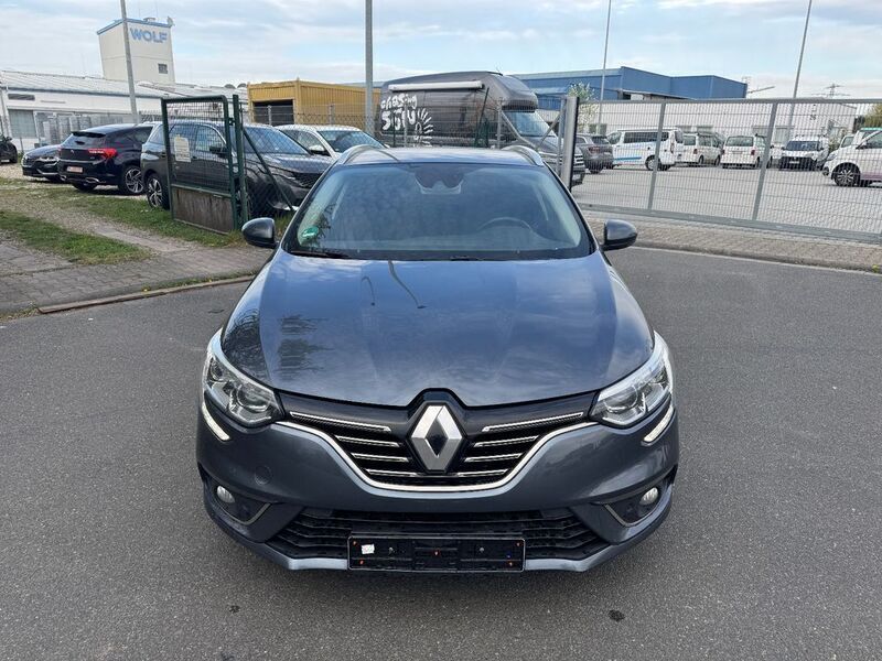 Grau Gebraucht 2020 Renault Mégane IV Business Limousine | 9.000 € - Bild 1/4
