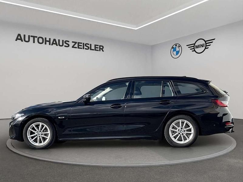 Gebraucht BMW 330e 184 PS (135 kW) 2023 Saphirschwarz Kombi