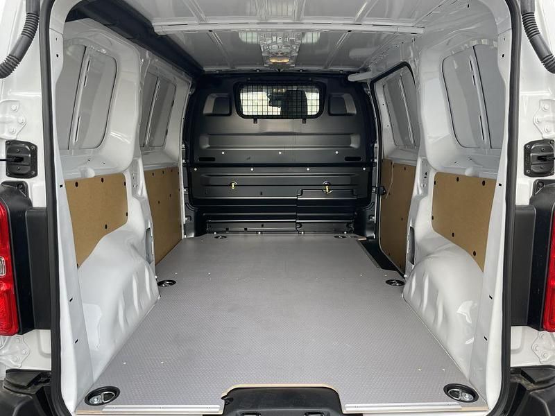 Gebraucht Toyota Proace 120 PS (88 kW) 2025 Icy white Van / Kleinbus