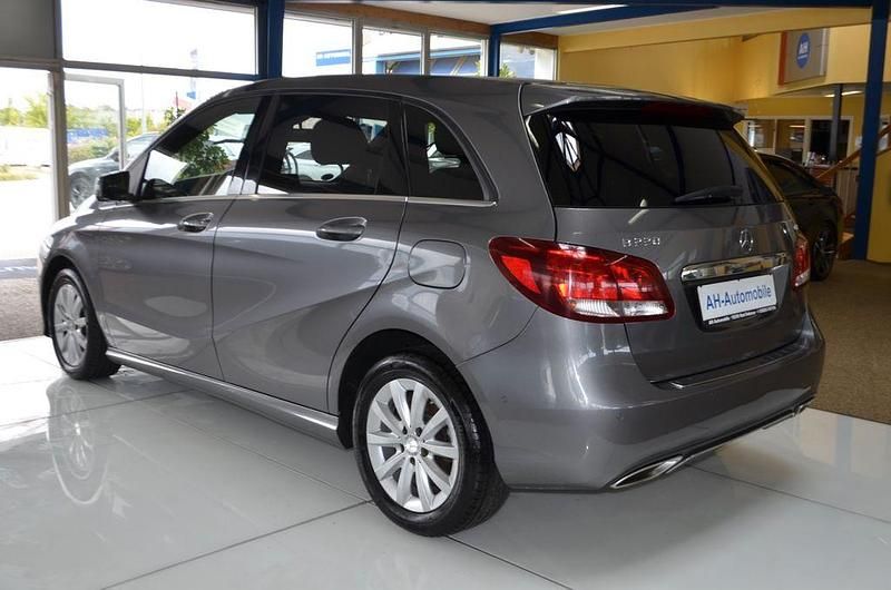 Gebraucht Mercedes B220 177 PS (130 kW) 2016 Grau Van / Kleinbus