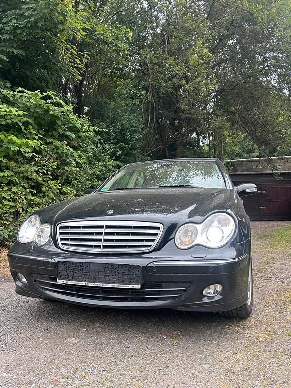 Schwarz Gebraucht 2006 Mercedes C180 Limousine | 5.100 € (Teuer) - Bild 1/4