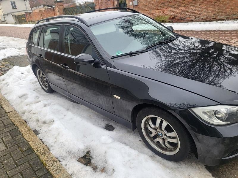 Gebraucht BMW 320 177 PS (130 kW) 2008 Schwarz Kombi