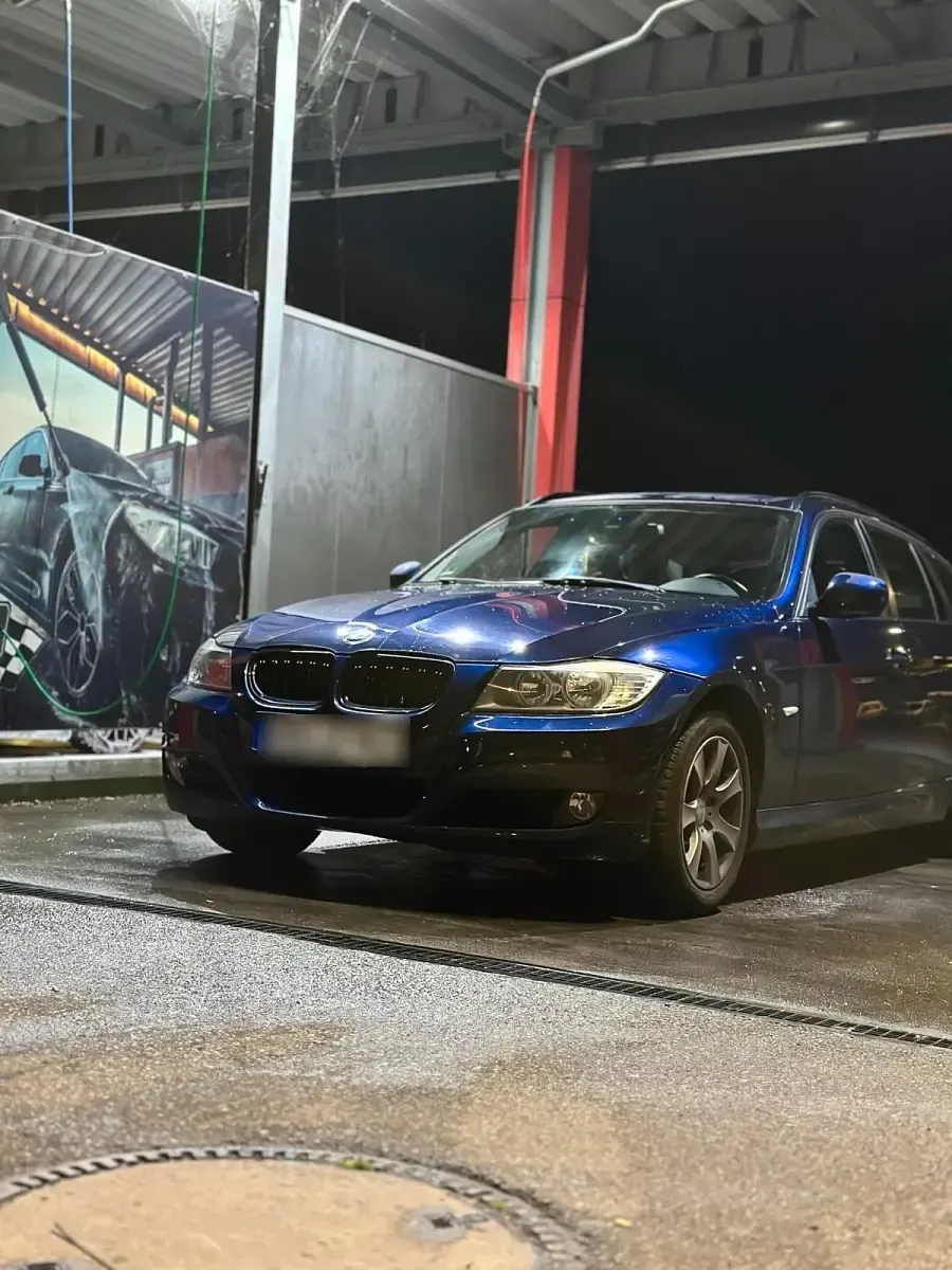 Gebraucht BMW 318 143 PS (105 kW) 2010 Blau Kombi