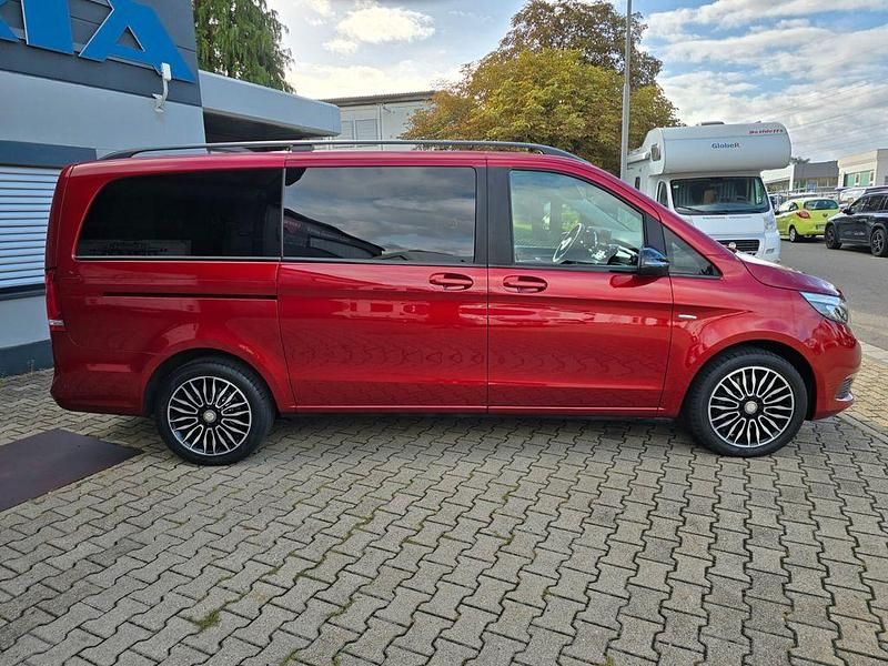 Gebraucht Mercedes V220 Edition 190 PS (139 kW) 2018 Rot Van / Kleinbus