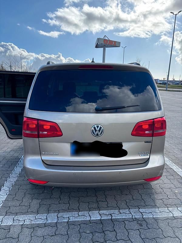 Gebraucht VW Touran 140 PS (102 kW) 2014 Braun Van / Kleinbus