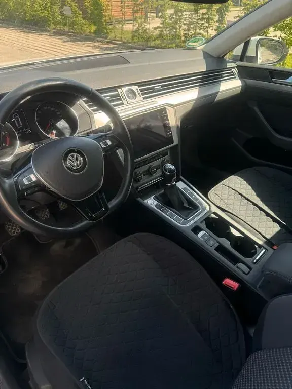 Gebraucht VW Passat Trendline 120 PS (88 kW) 2018 Weiß Kombi