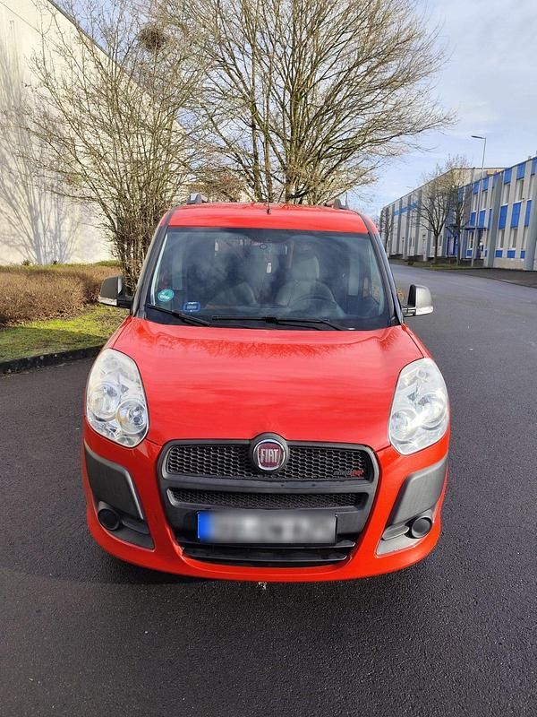 Gebraucht Fiat Doblò 90 PS (66 kW) 2012 Rot Van / Kleinbus