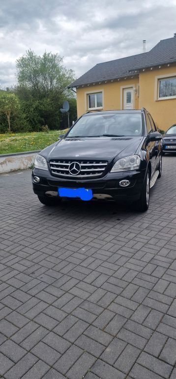 Schwarz Gebraucht 2007 Mercedes ML420 SUV | 5.900 € (Teuer) - Bild 1/4
