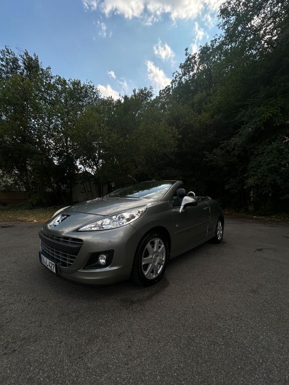Grau Gebraucht 2010 Peugeot 207 CC Roland Garros Cabrio | 2.990 € (Guter Preis) - Bild 1/4
