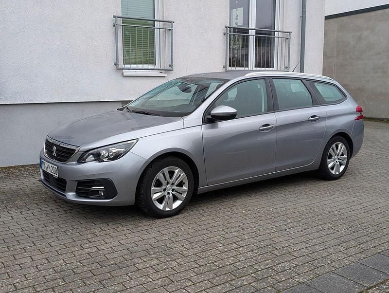 Silber Gebraucht 2018 Peugeot 308 Allure Kombi | 7.900 € (Guter Preis) - Bild 1/4