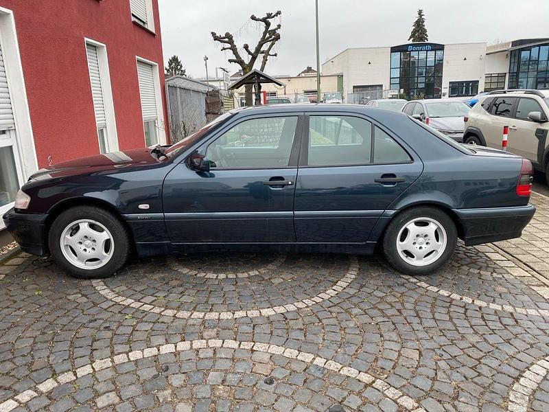 Gebraucht Mercedes C180 122 PS (89 kW) 1999 Blau Limousine