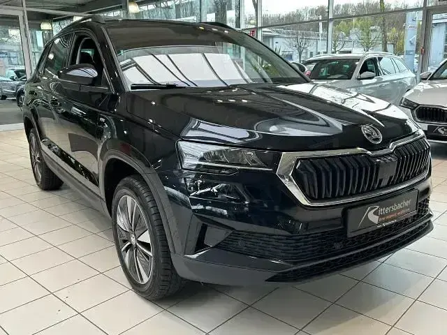 Gebraucht Skoda Karoq Tour 150 PS (110 kW) 2022 Schwarzmagic perleffekt SUV