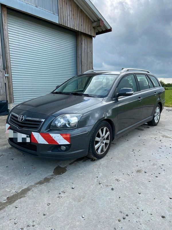Grau Gebraucht 2008 Toyota Avensis Kombi | 999 € (Superpreis) - Bild 1/4