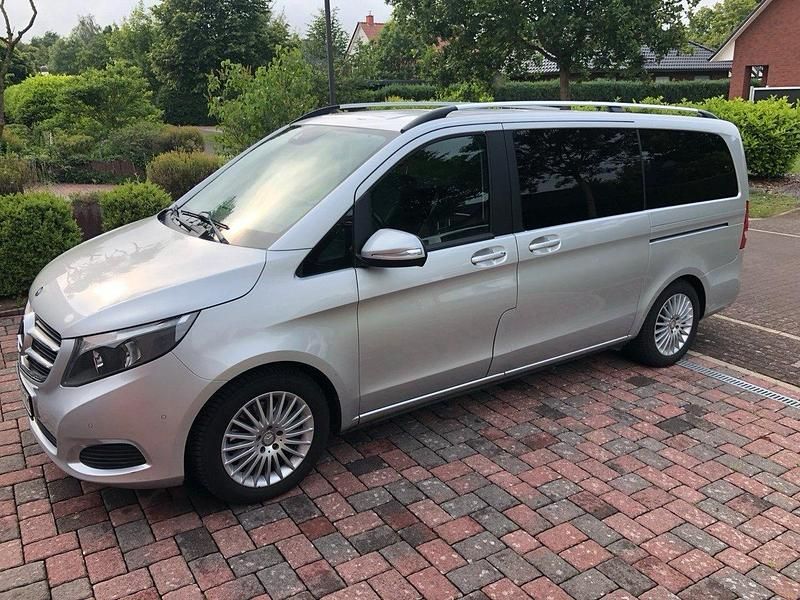 Silber Gebraucht 2014 Mercedes V250 Van / Kleinbus | 32.500 € (Fairer Preis) - Bild 1/4