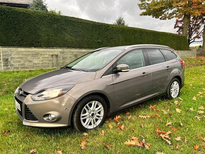 Braun Gebraucht 2012 Ford Focus Titanium Kombi | 6.499 € (Fairer Preis) - Bild 1/4