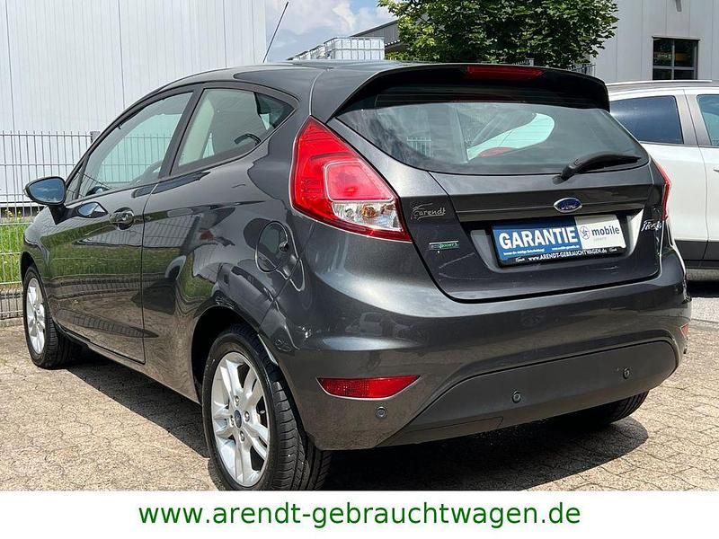 Gebraucht Ford Fiesta Celebration 101 PS (74 kW) 2017 Grau Kleinwagen