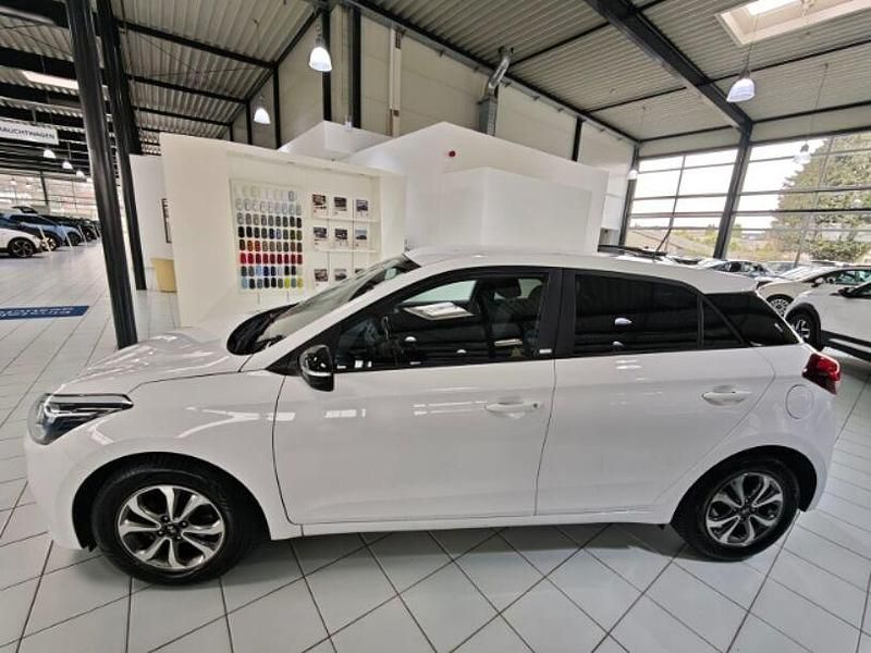 Gebraucht Hyundai i20 84 PS (61 kW) 2018 Weiss Limousine