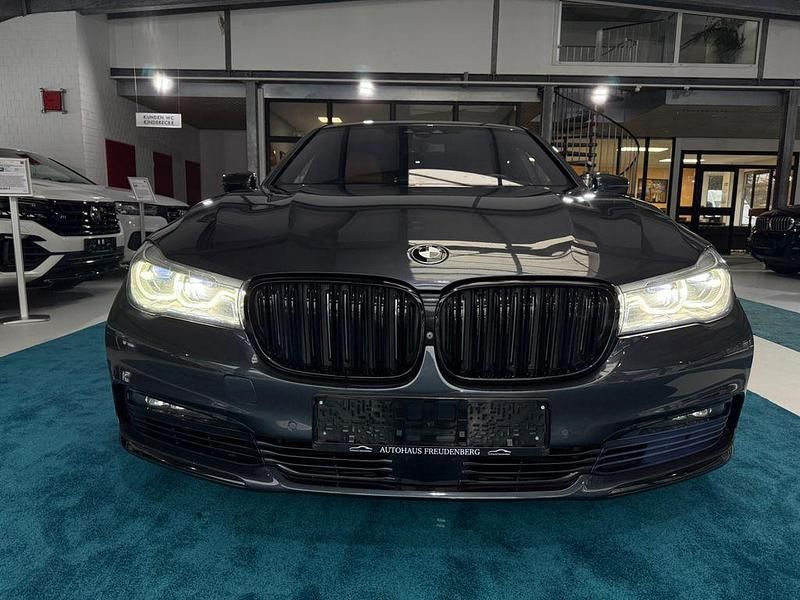Gebraucht BMW 750 Performance 449 PS (330 kW) 2016 Grau Limousine