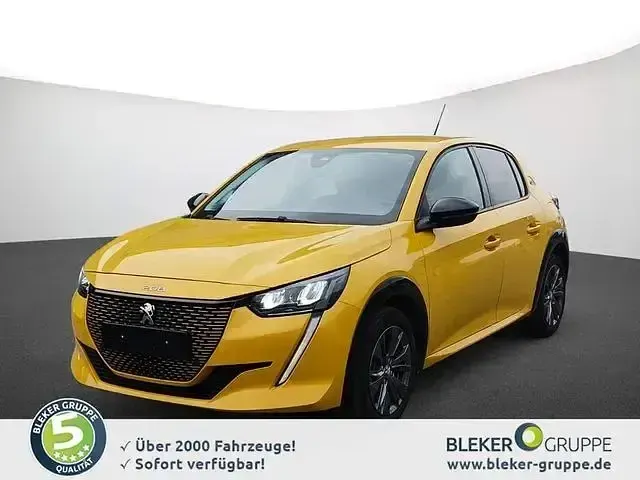 Occasion Peugeot e-208 Allure 100 kW (136 ch) 2023 Jaune Citadine