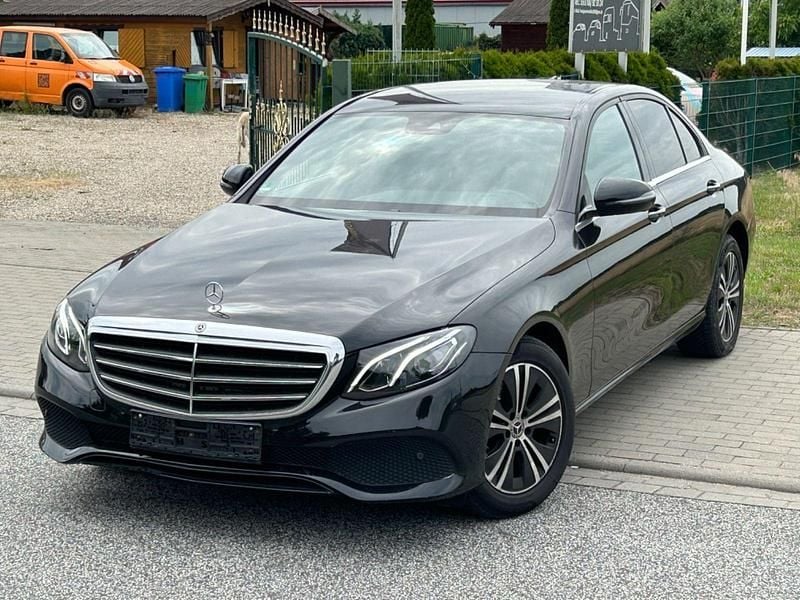 Gebraucht Mercedes E220 194 PS (142 kW) 2018 Schwarz Limousine
