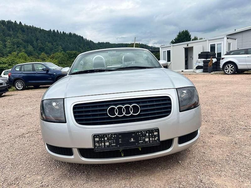 Gebraucht Audi TT Roadster 179 PS (131 kW) 2000 Silbersee/lichtsilber Cabrio