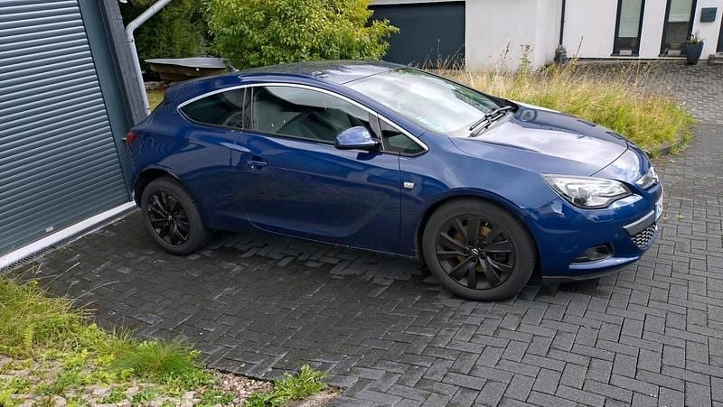 Blau Gebraucht 2014 Opel Astra GTC Coupé | 7.499 € (Fairer Preis) - Bild 1/4