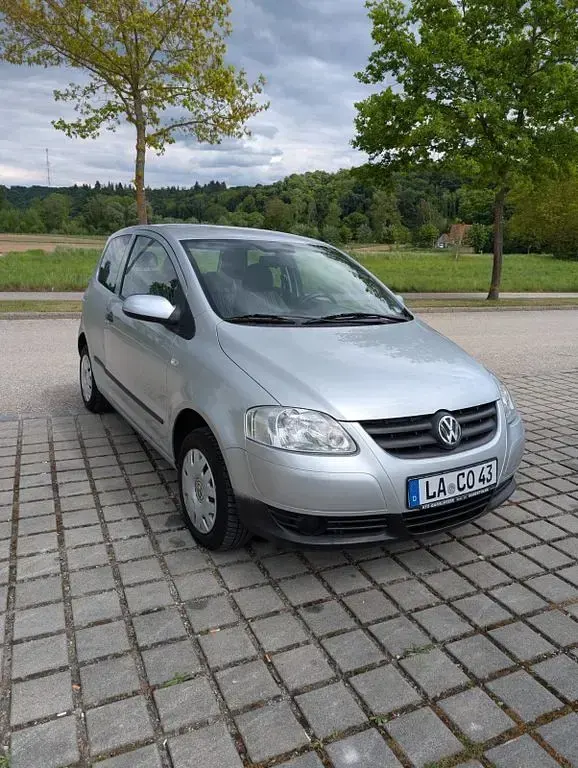 Używany VW Fox 54 KM (39 kW) 2006 Srebrny Hatchback