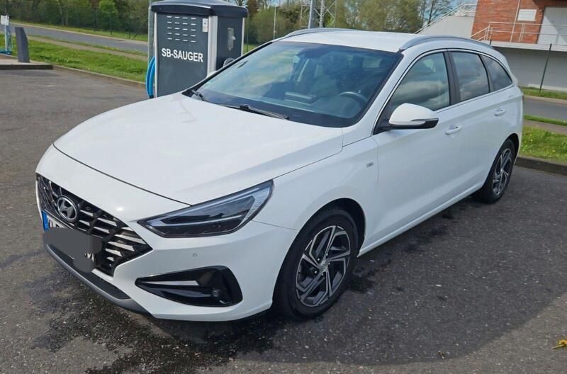 Weiß Gebraucht 2021 Hyundai i30 Kombi | 16.500 € (Superpreis) - Bild 1/4