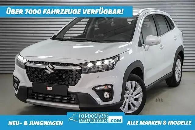Cool white metallic (znl) Neu 2025 Suzuki SX4 S-Cross GL SUV | 23.390 € (Guter Preis) - Bild 1/4