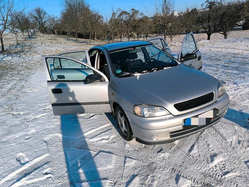 Silber Gebraucht 1998 Opel Astra Kleinwagen | 1.899 € (Fairer Preis) - Bild 1/4