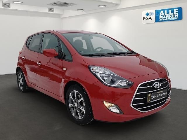 Gebraucht Hyundai i20 Space 125 PS (91 kW) 2019 Rot Van / Kleinbus