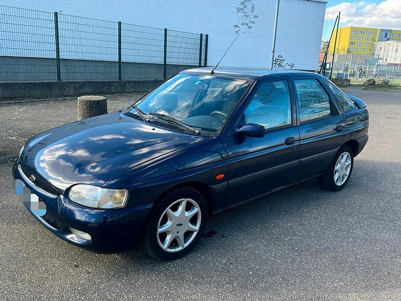 Gebraucht Ford Escort Sport 90 PS (66 kW) 1998 Blau Limousine