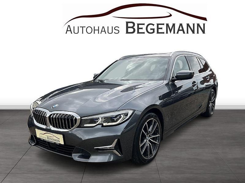 Grau Gebraucht 2021 BMW 320 Luxury Line Limousine | 29.990 € (Fairer Preis) - Bild 1/4