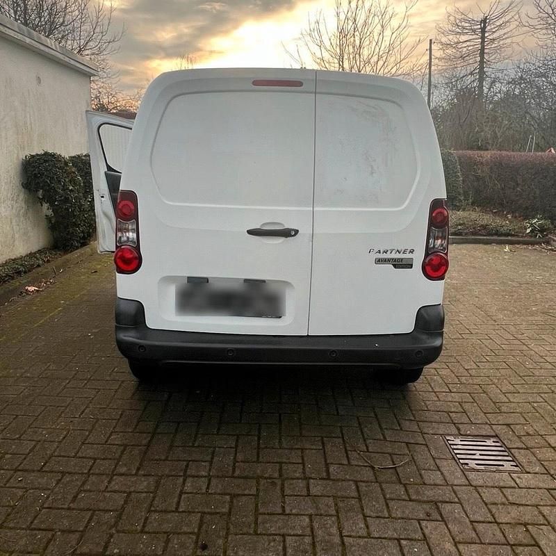 Gebraucht Peugeot Partner 75 PS (55 kW) 2016 Weiß Van / Kleinbus