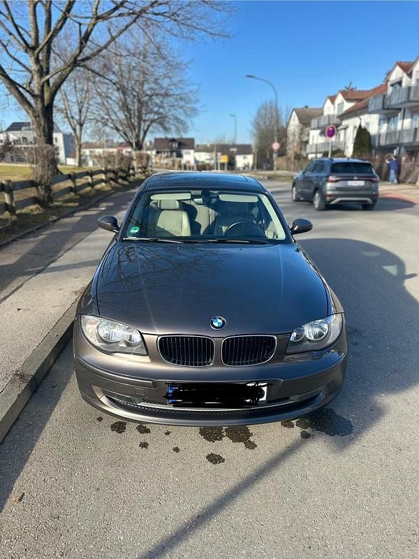 Braun Gebraucht 2007 BMW 120 Kleinwagen | 3.200 € (Fairer Preis) - Bild 1/4