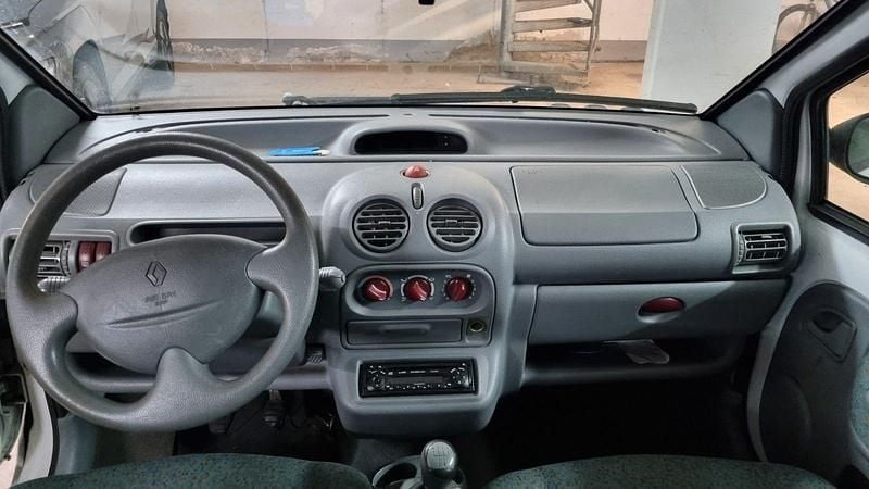 Weiß Gebraucht 2004 Renault Twingo Authentique Kleinwagen | 650 € (Guter Preis) - Bild 1/4